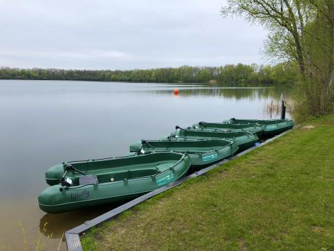 Complete fishing boats can be rented at Carptwenty